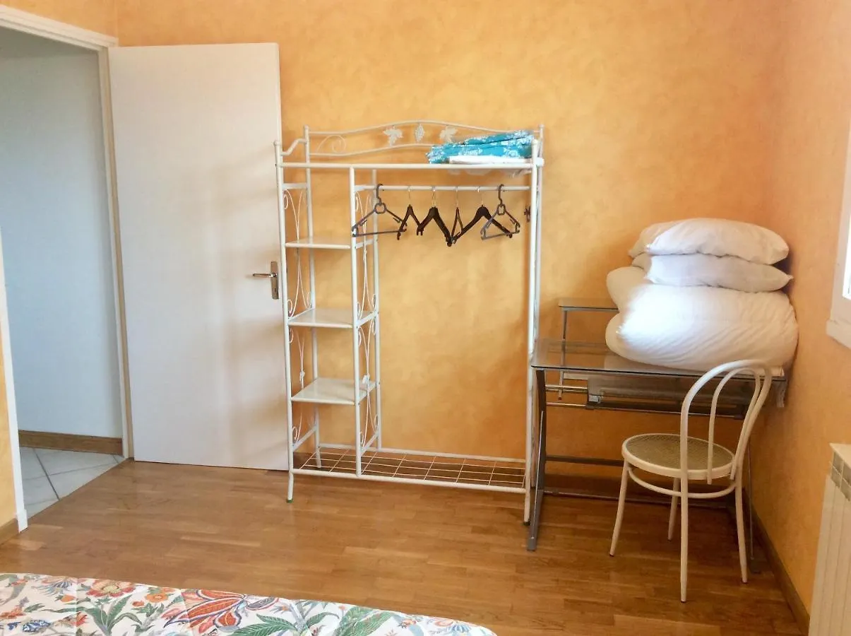 Maison Avec Veranda Proche Du Centre Ville Rignac  Holiday home Rignac (Aveyron)